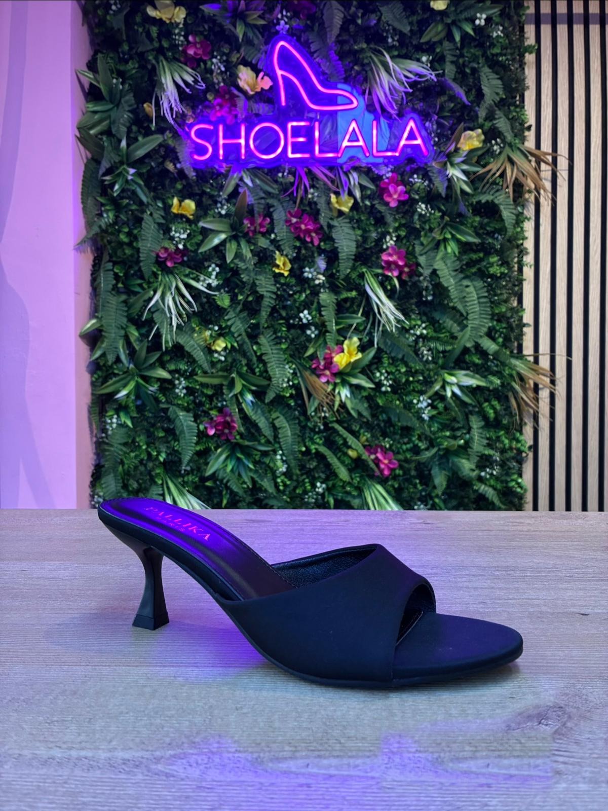 Muiltje Kitten Heel Zwart – muiltje in zwart
