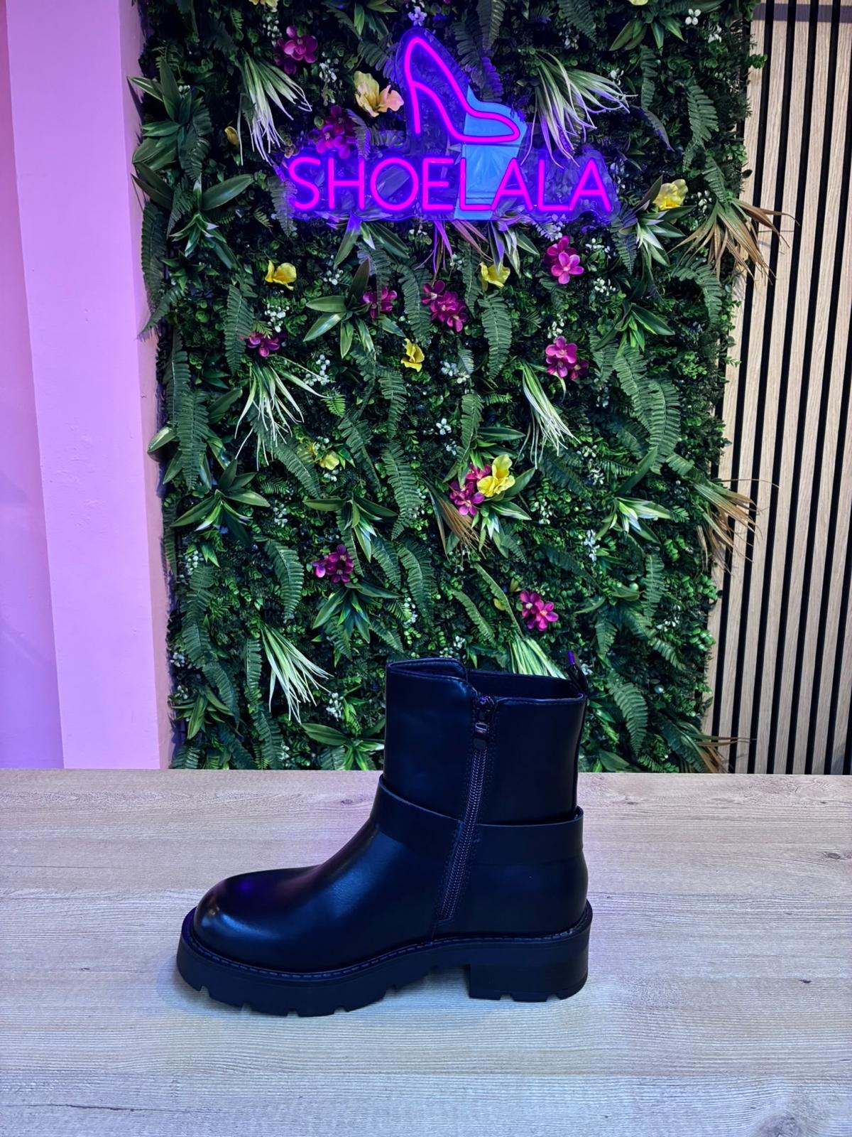 Zwarte chelsea boots met harness - Zwart